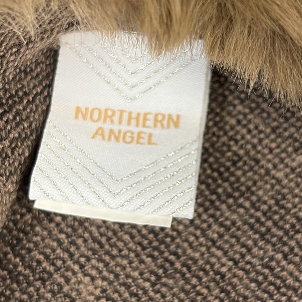 Northern Angel Faux Fur Pearl Accent Fringed Poncho L/XL - Picture 3 of 8